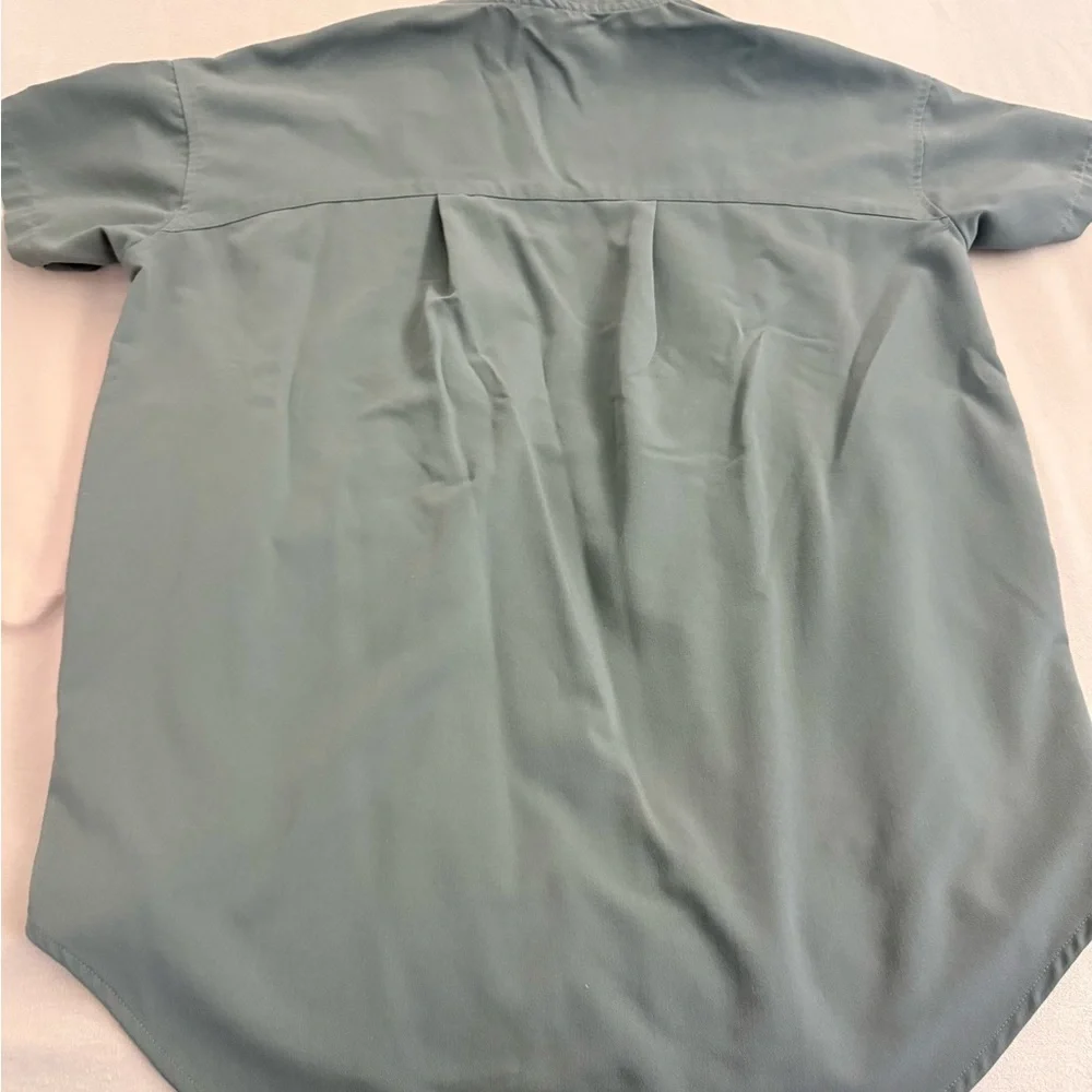 FIGS Olive Technical Collection Top - Picture 3 of 11